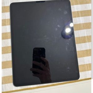 Selling my 6th gen 12.9 M2 IPad Pro. 128 gig and it is WiFi only